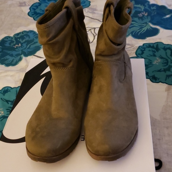 Booties - Picture 5 of 6